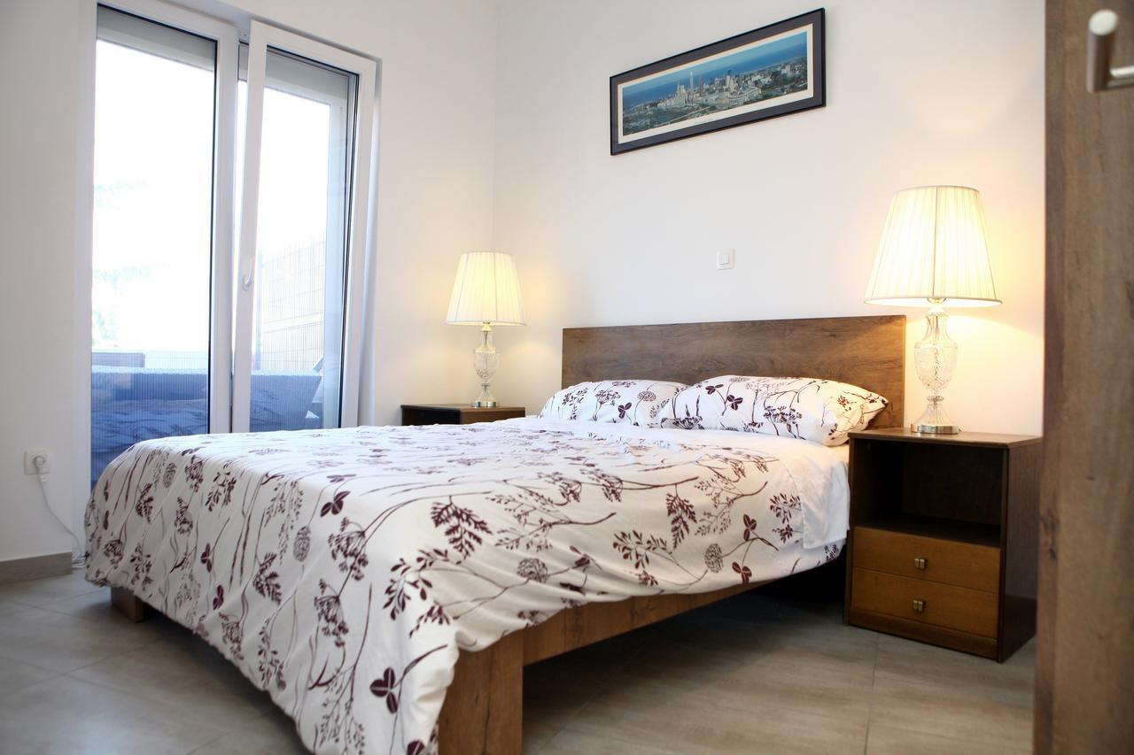 Charming San Simon Beach Apartment Jn Izola Exterior photo